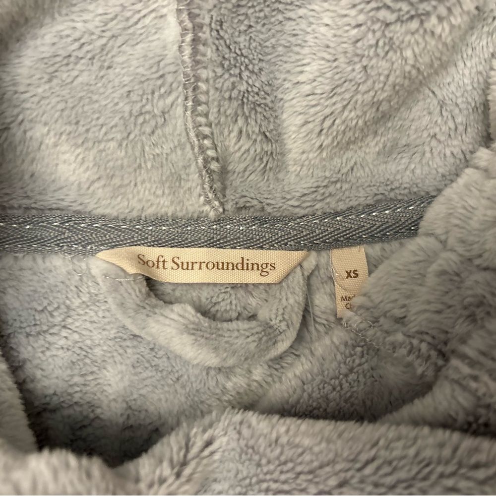 Soft Surroundings grey leopard cheetah animal print soft fleece turtleneck - Picture 4 of 4